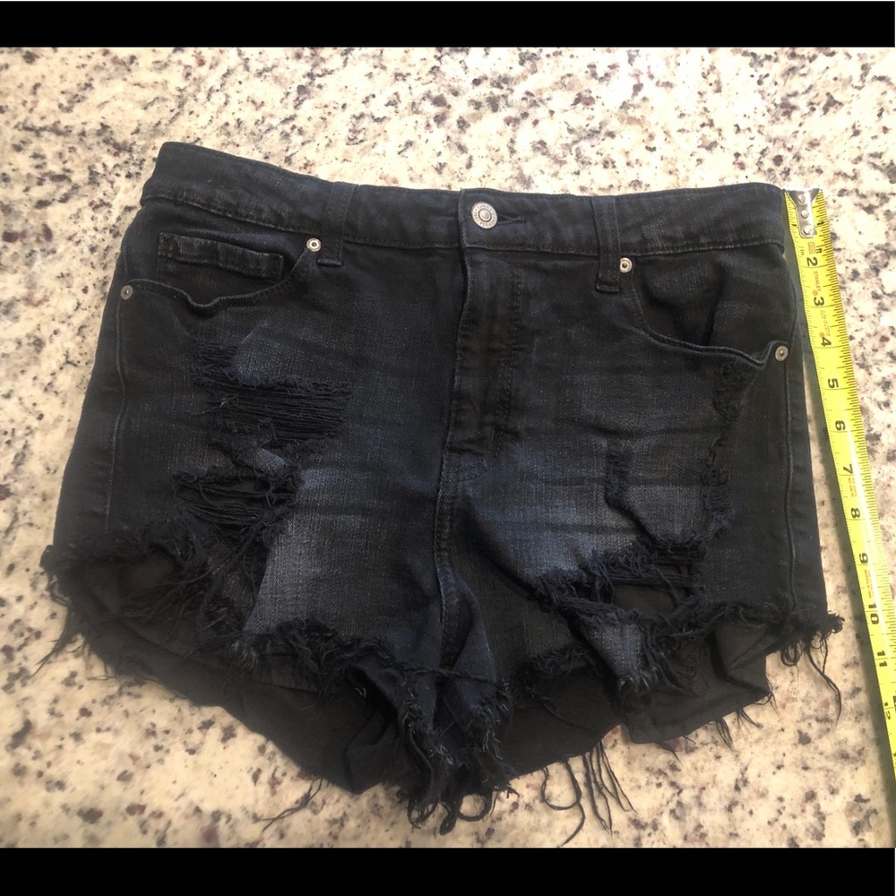 Eunina high rise black distressed short😍